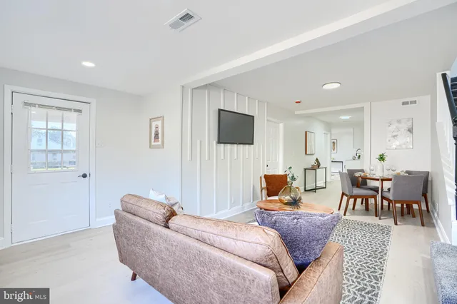 $323,895 | 212 North Marlyn Avenue, Essex, MD 21221