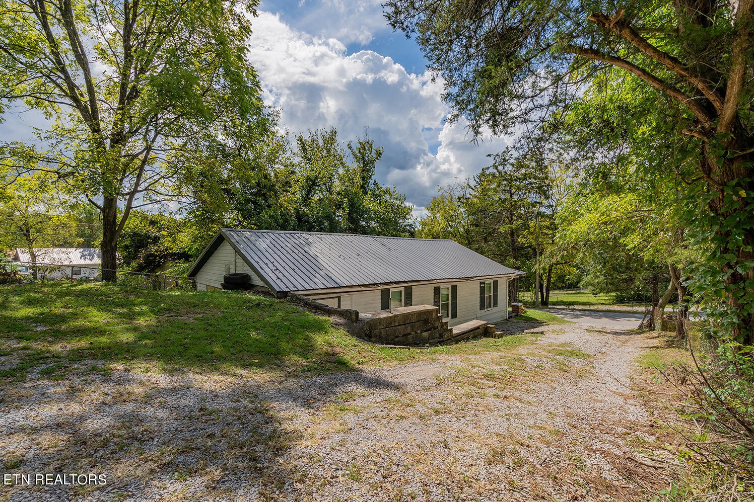 679 Demory Road La Follette, TN 37766 - Photo 3 of 19 Gallery Image 3