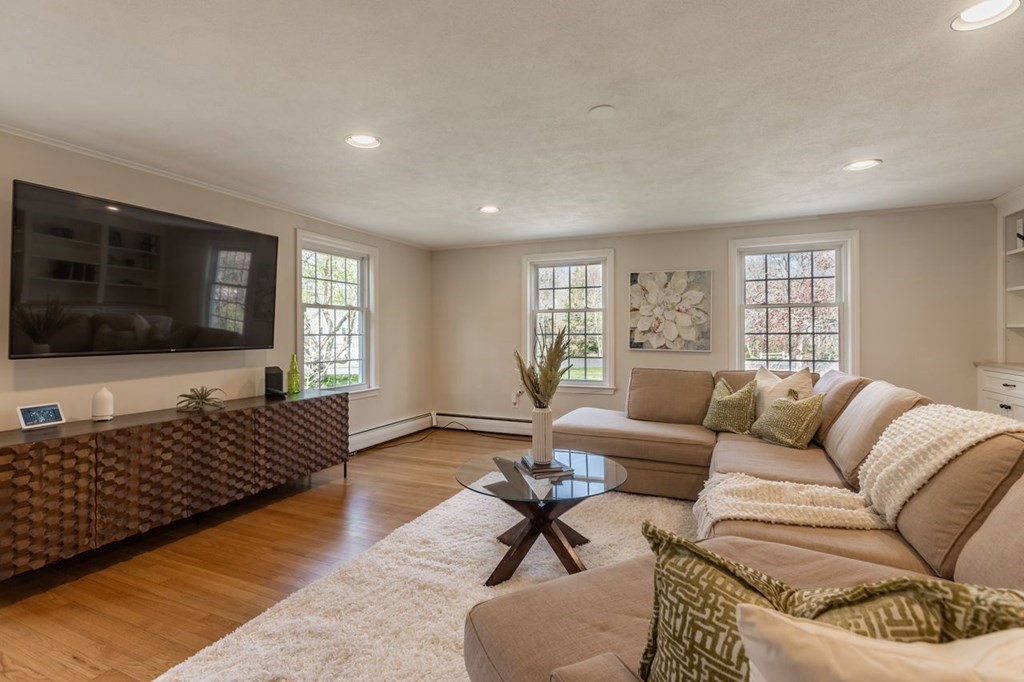 8 Juniper Road Lynnfield, MA 01940 - Photo 10 of 41 Gallery Image 10