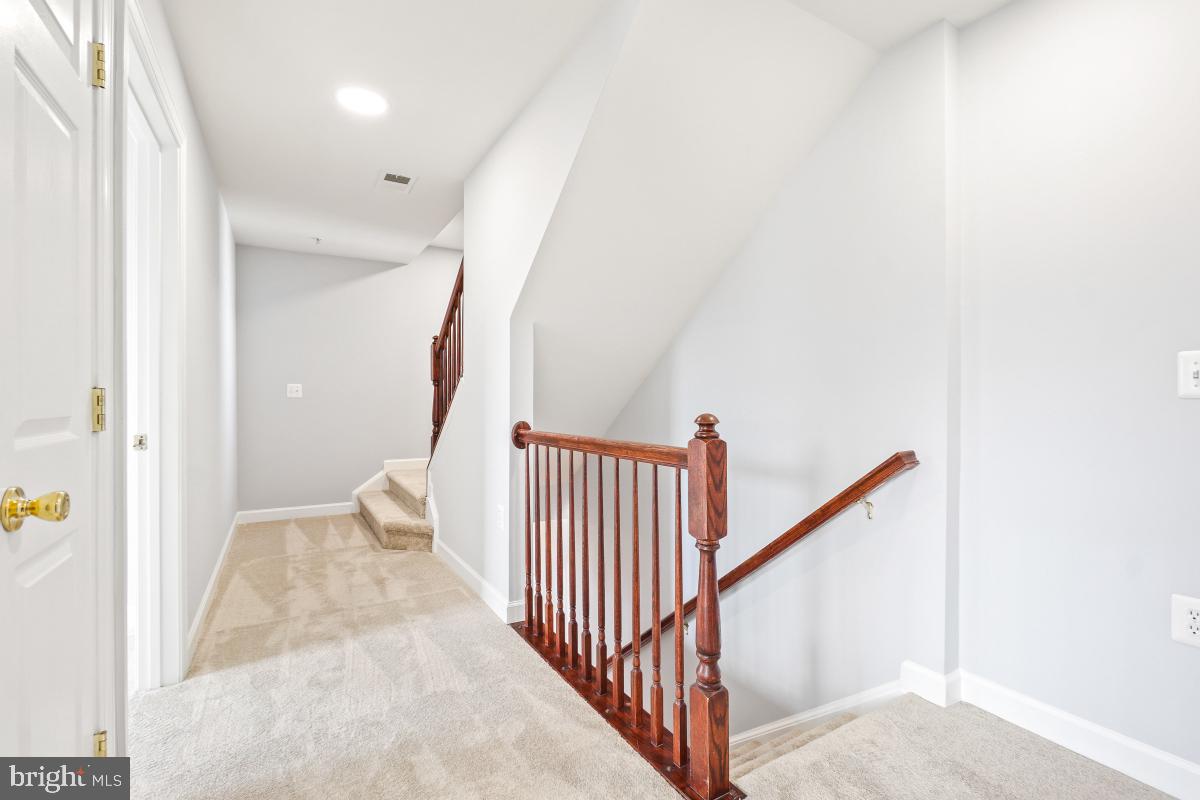13675 Venturi Lane, Unit 233 Herndon, VA 20171 - Photo 22 of 30 2nd Level Foyer