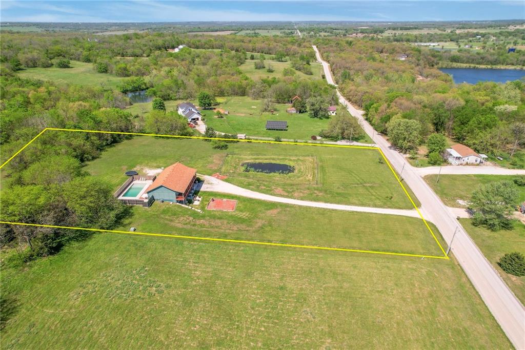 30960 Somerset Road Paola, KS 66071 - Photo 7 of 38