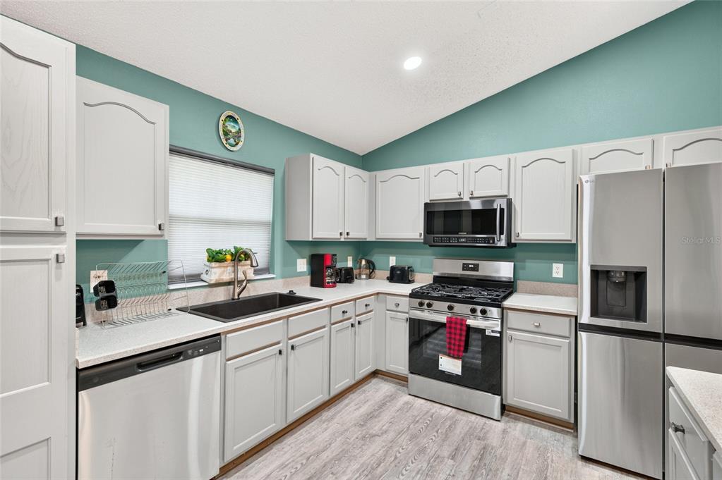 2577 Oneida Loop Kissimmee, FL 34747 - Photo 44 of 70 Gallery Image 44