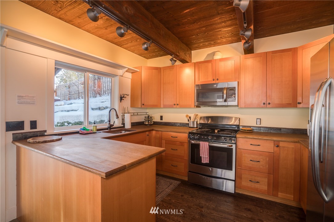 16648 South Lakeshore Road Chelan, WA 98816 - Photo 15 of 24 Gallery Image 15