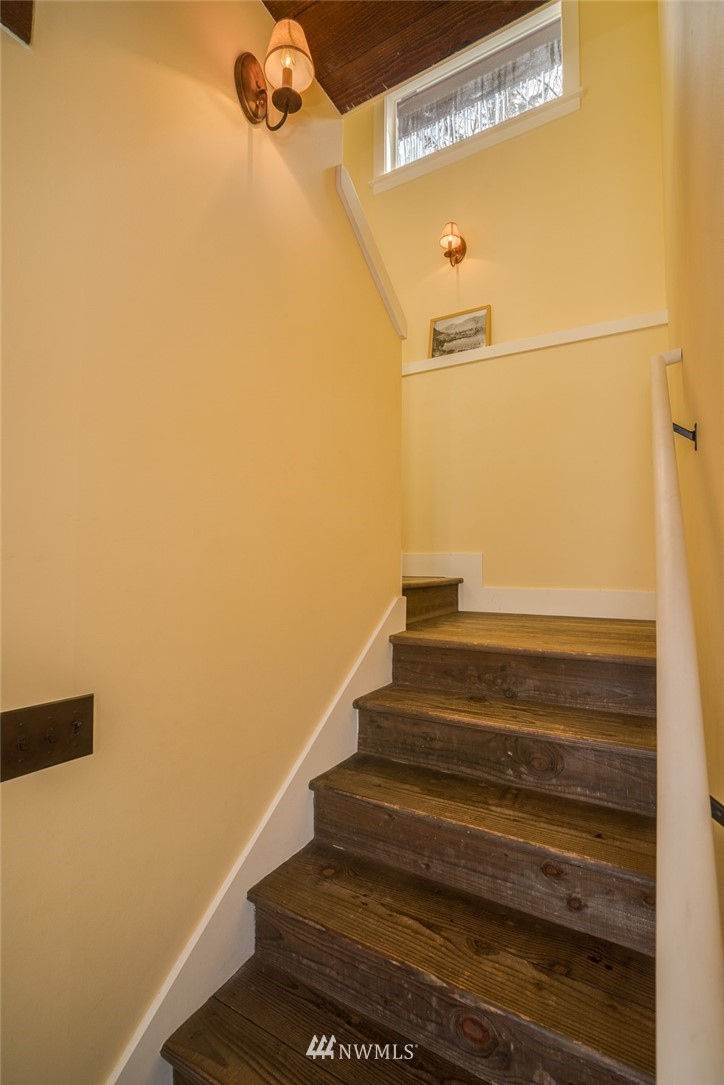 16648 South Lakeshore Road Chelan, WA 98816 - Photo 17 of 24 Gallery Image 17