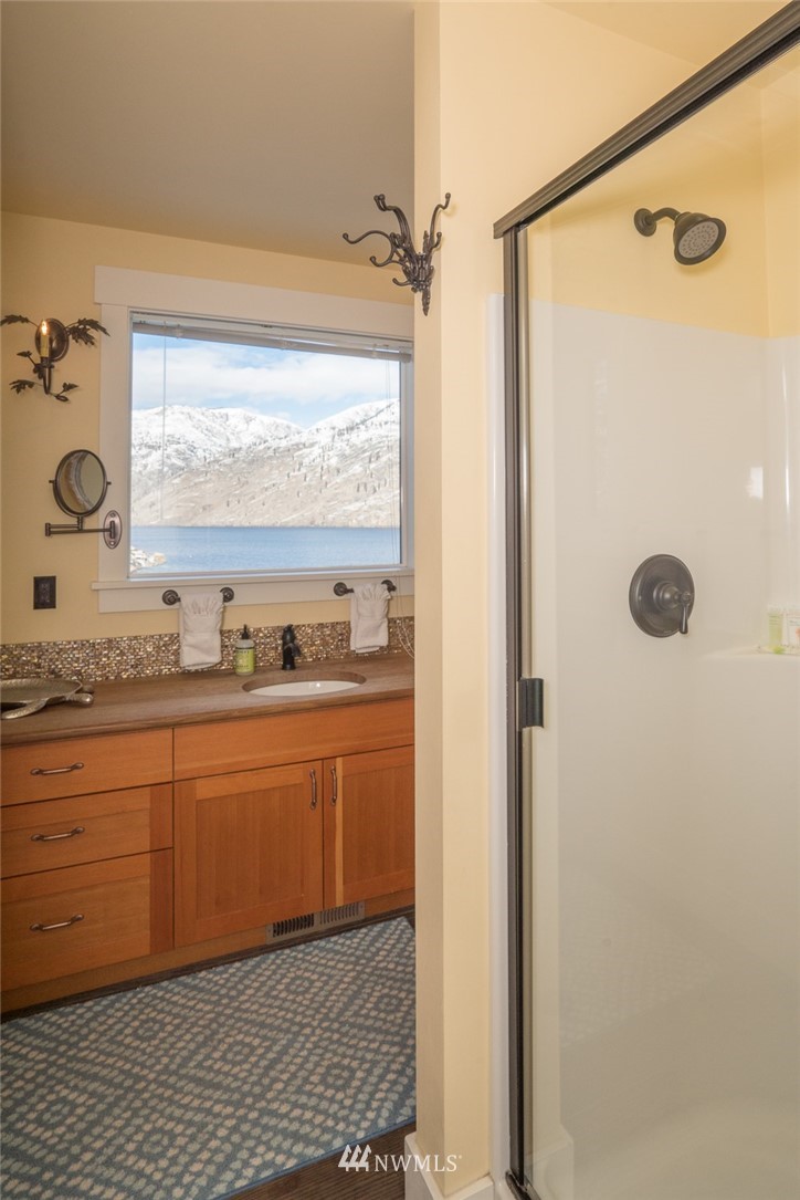 16648 South Lakeshore Road Chelan, WA 98816 - Photo 20 of 24 Gallery Image 20