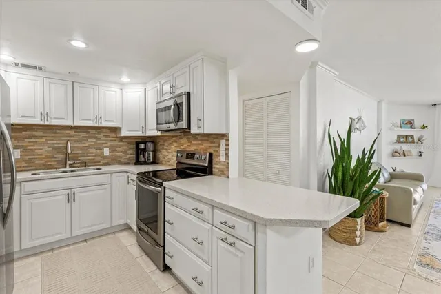 $335,000 | 1415 Ocean Shore Boulevard, Unit 805, Ormond Beach, FL 32176