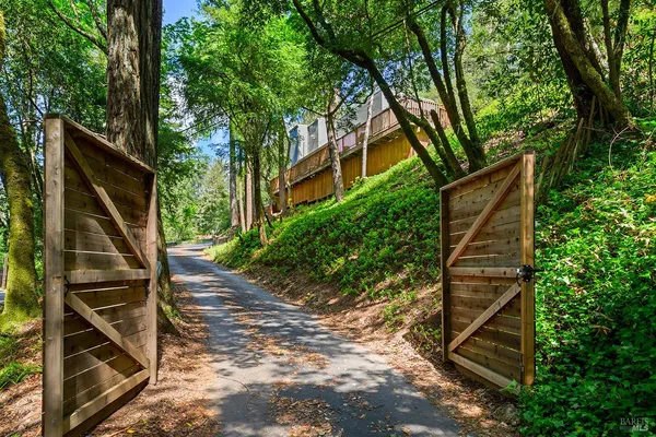 $1,400,000 | 2563 Mill Creek Road, Healdsburg, CA 95448