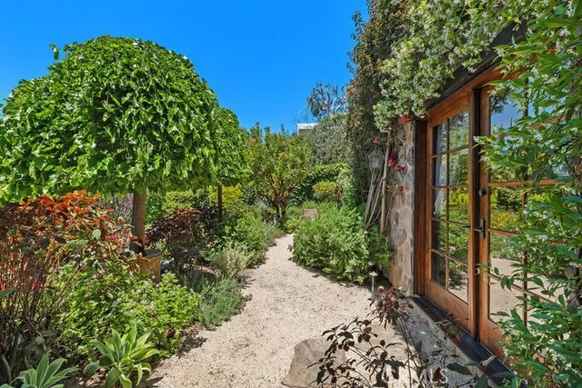 $6,995,000 | 1330 Temple Hills Drive, Laguna Beach, CA 92651