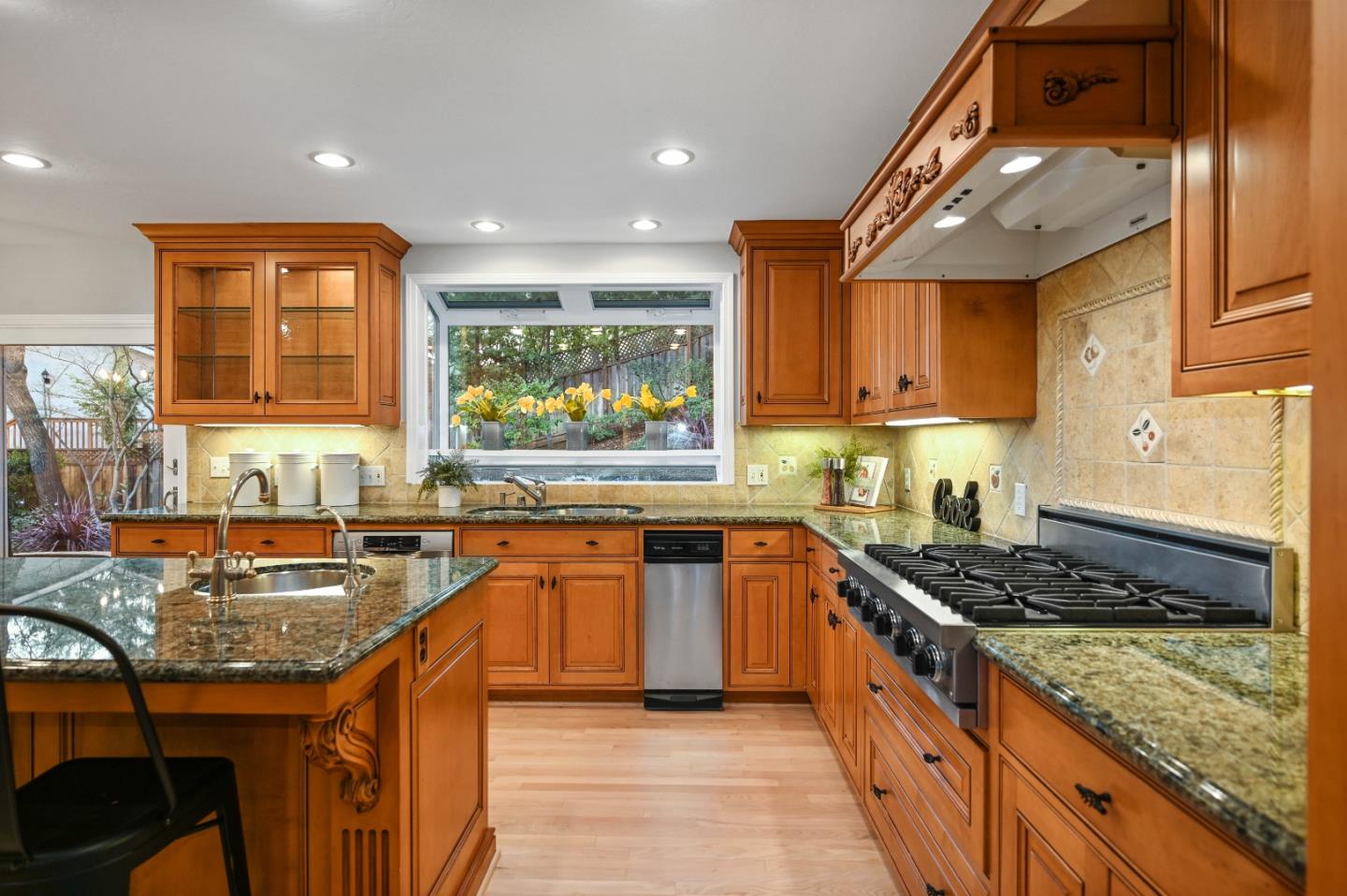 137 Worcester Loop Los Gatos, CA 95030 - Photo 22 of 65