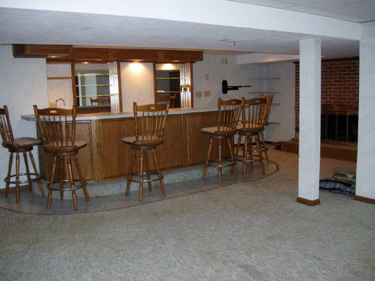3215 North View Road Rockford, IL 61107 - Photo 9 of 11 a view of a dining room with furniture