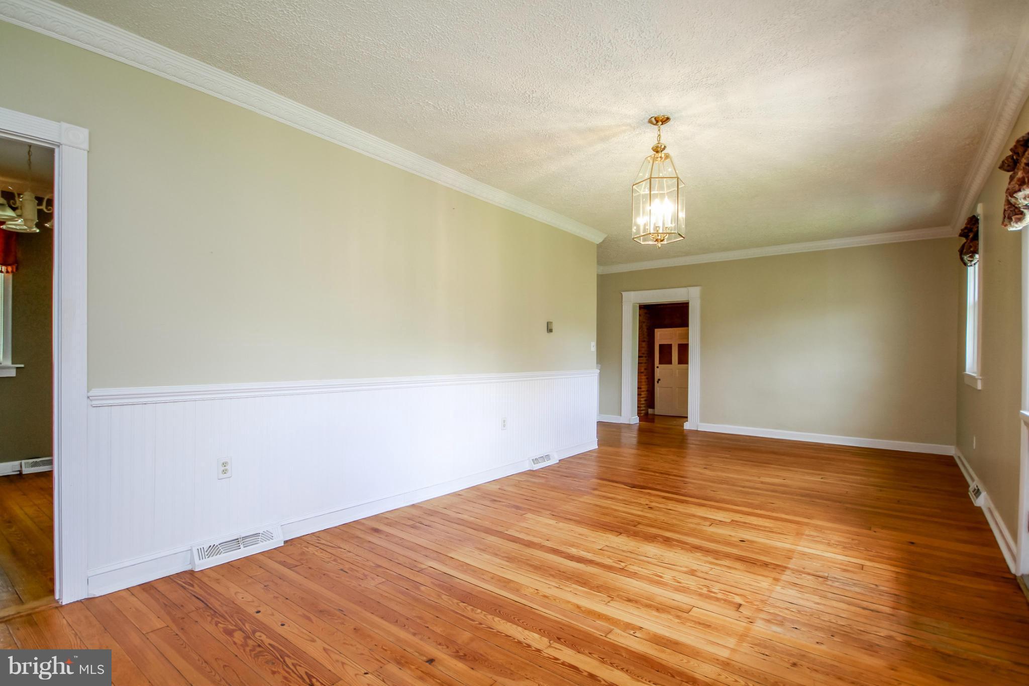 107 North Gorsuch Road Westminster, MD 21157 - Photo 5 of 30 Living Room