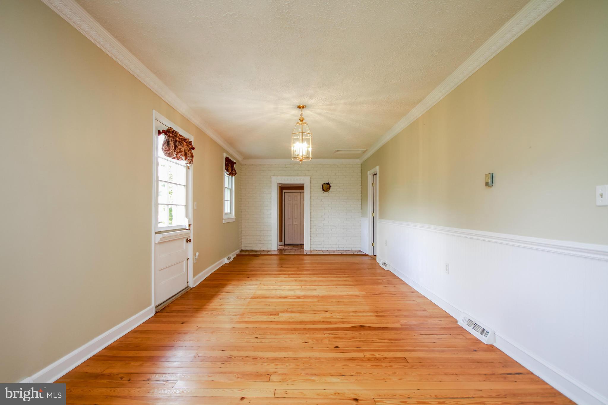 107 North Gorsuch Road Westminster, MD 21157 - Photo 6 of 30 Living Room