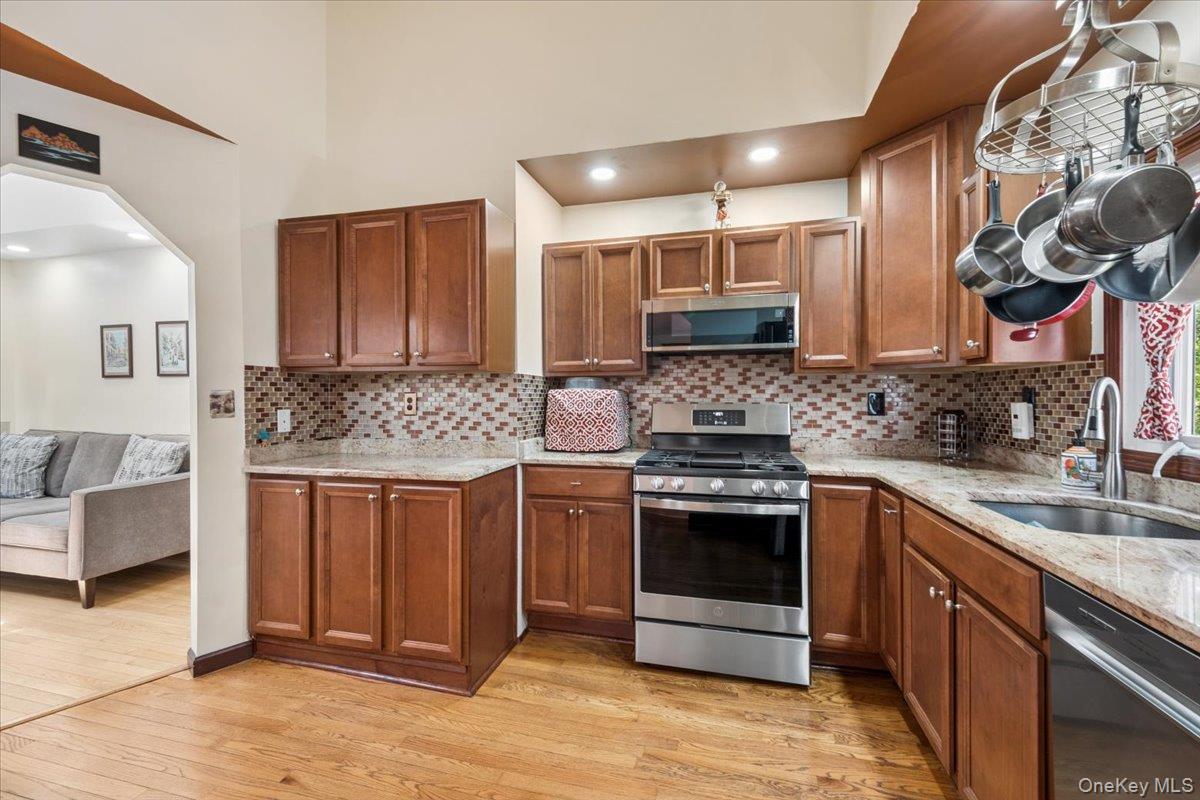 118 Hewitt Street Lake Peekskill, NY 10537 - Photo 16 of 48