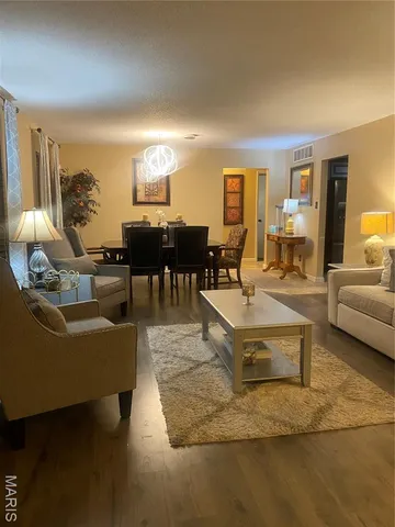 $220,900 | 1004 Foxlair Court, St. Louis, MO 63137