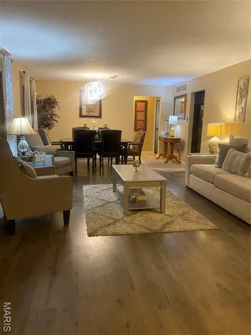 $220,900 | 1004 Foxlair Court, St. Louis, MO 63137