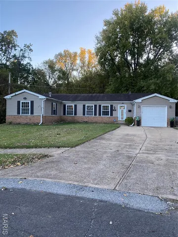 $220,900 | 1004 Foxlair Court, St. Louis, MO 63137