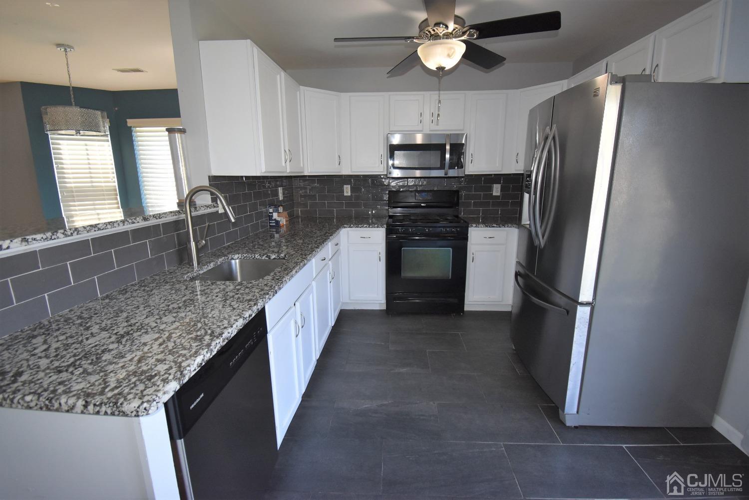 2406 Timber Ridge Court Sayreville, NJ 08859 - Photo 4 of 13 Gallery Image 4