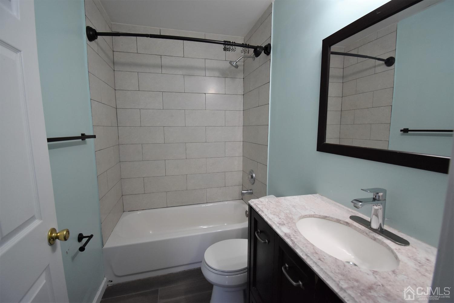 2406 Timber Ridge Court Sayreville, NJ 08859 - Photo 8 of 13 Gallery Image 8