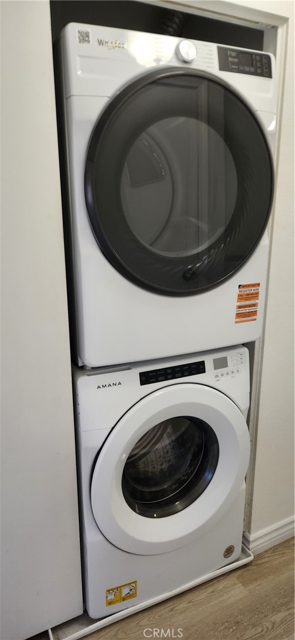 713 Walnut Drive Lake Elsinore, CA 92530 - Photo 21 of 28 a utility room with dryer and washer