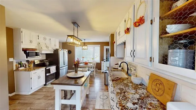 a view of a livingroom with furniture and windows