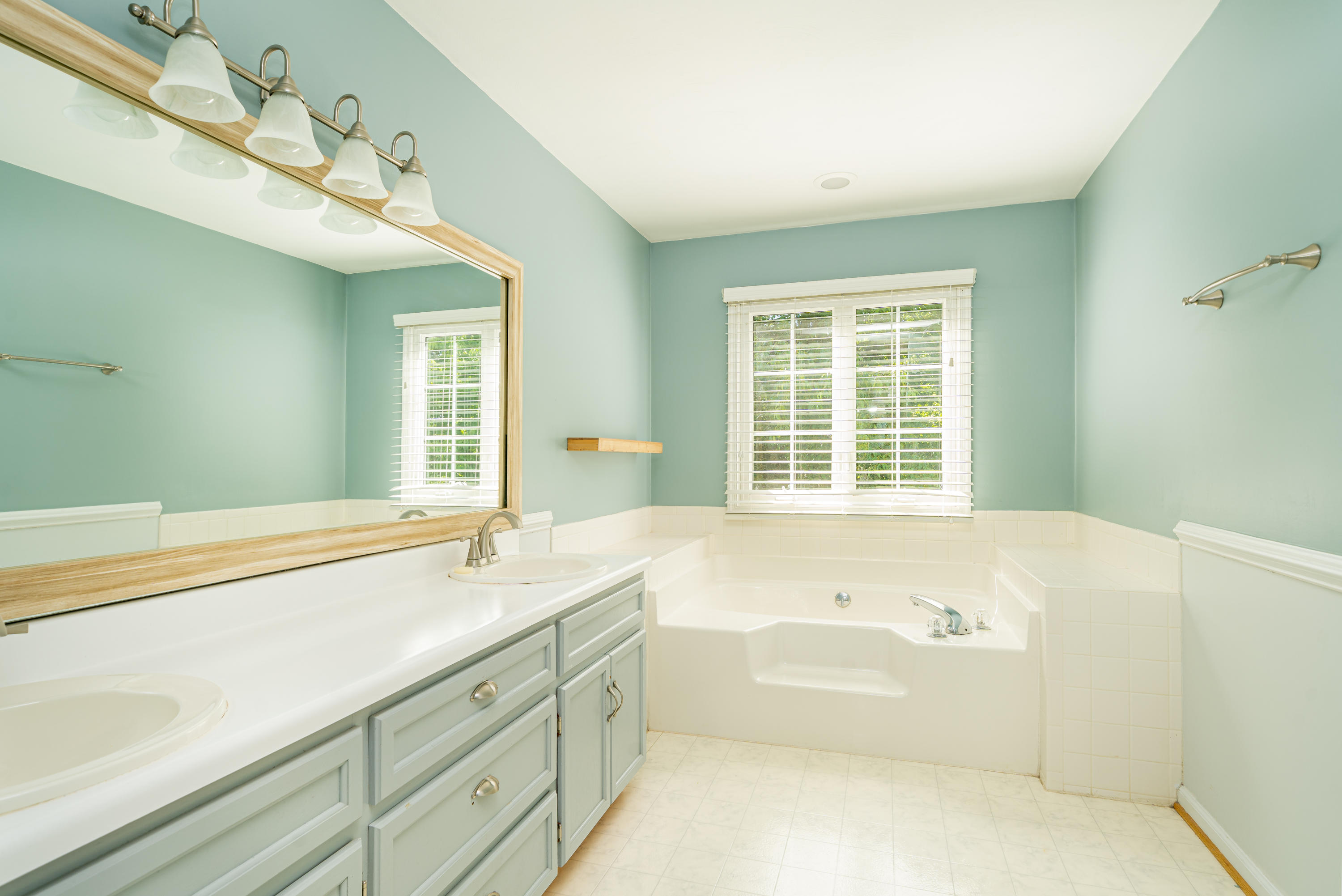 388 McIntosh Road Roanoke, VA 24019 - Photo 11 of 23 Master Suite