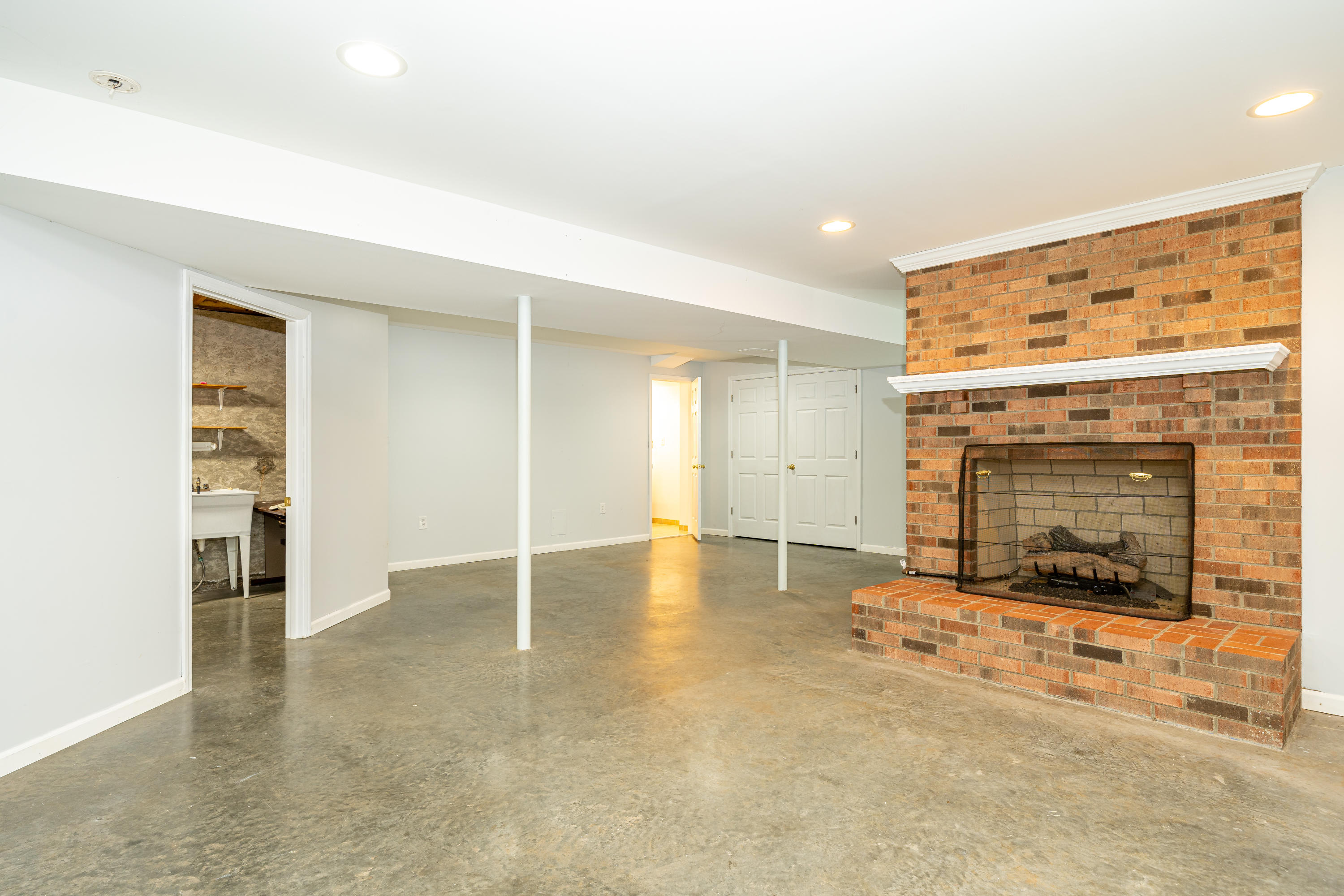 388 McIntosh Road Roanoke, VA 24019 - Photo 16 of 23 Basement Rec Room