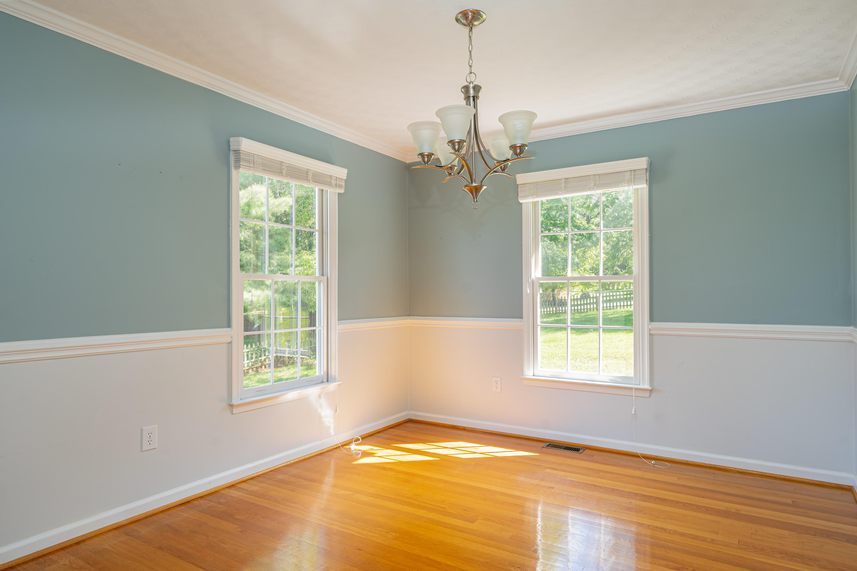 388 McIntosh Road Roanoke, VA 24019 - Photo 5 of 23 Dining Room