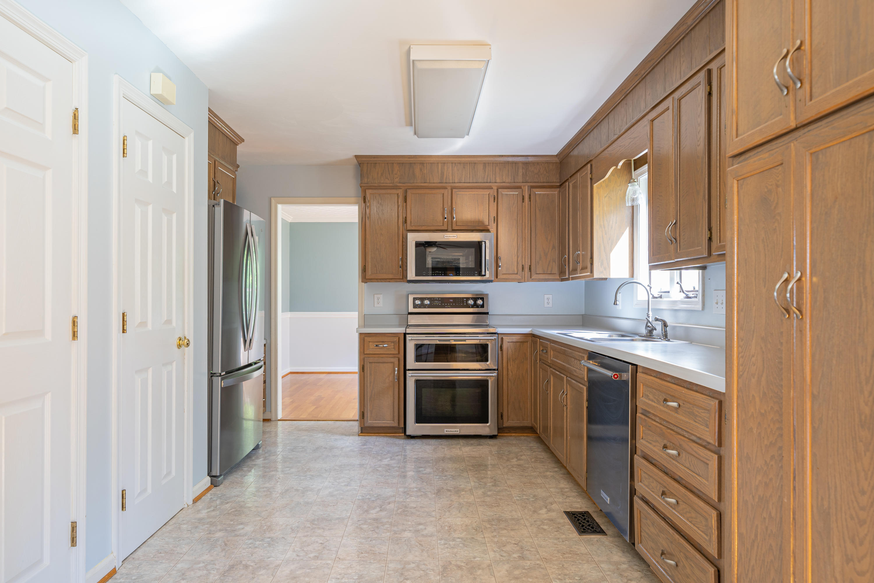 388 McIntosh Road Roanoke, VA 24019 - Photo 6 of 23 Kitchen