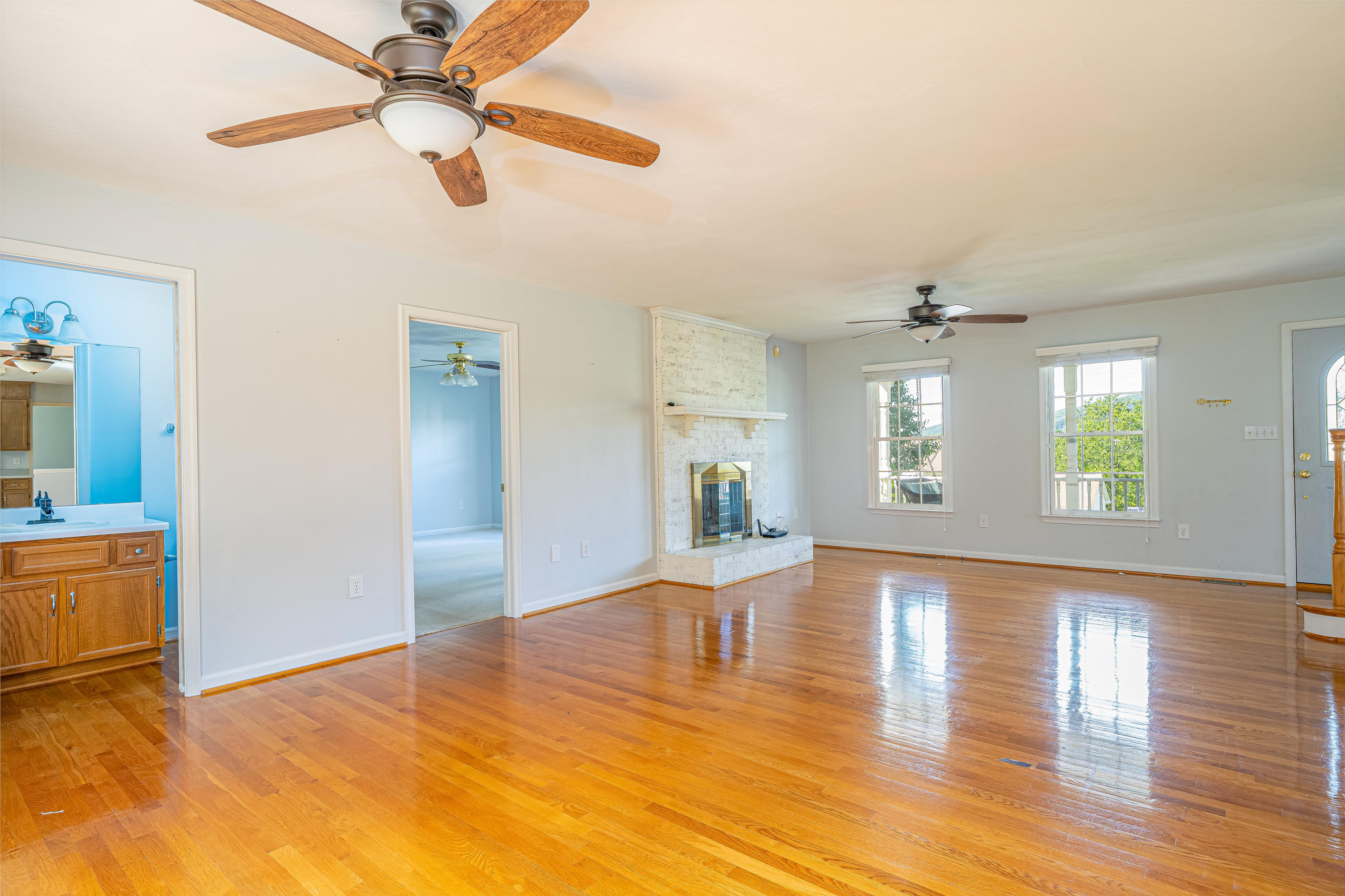 388 McIntosh Road Roanoke, VA 24019 - Photo 7 of 23 Living Room