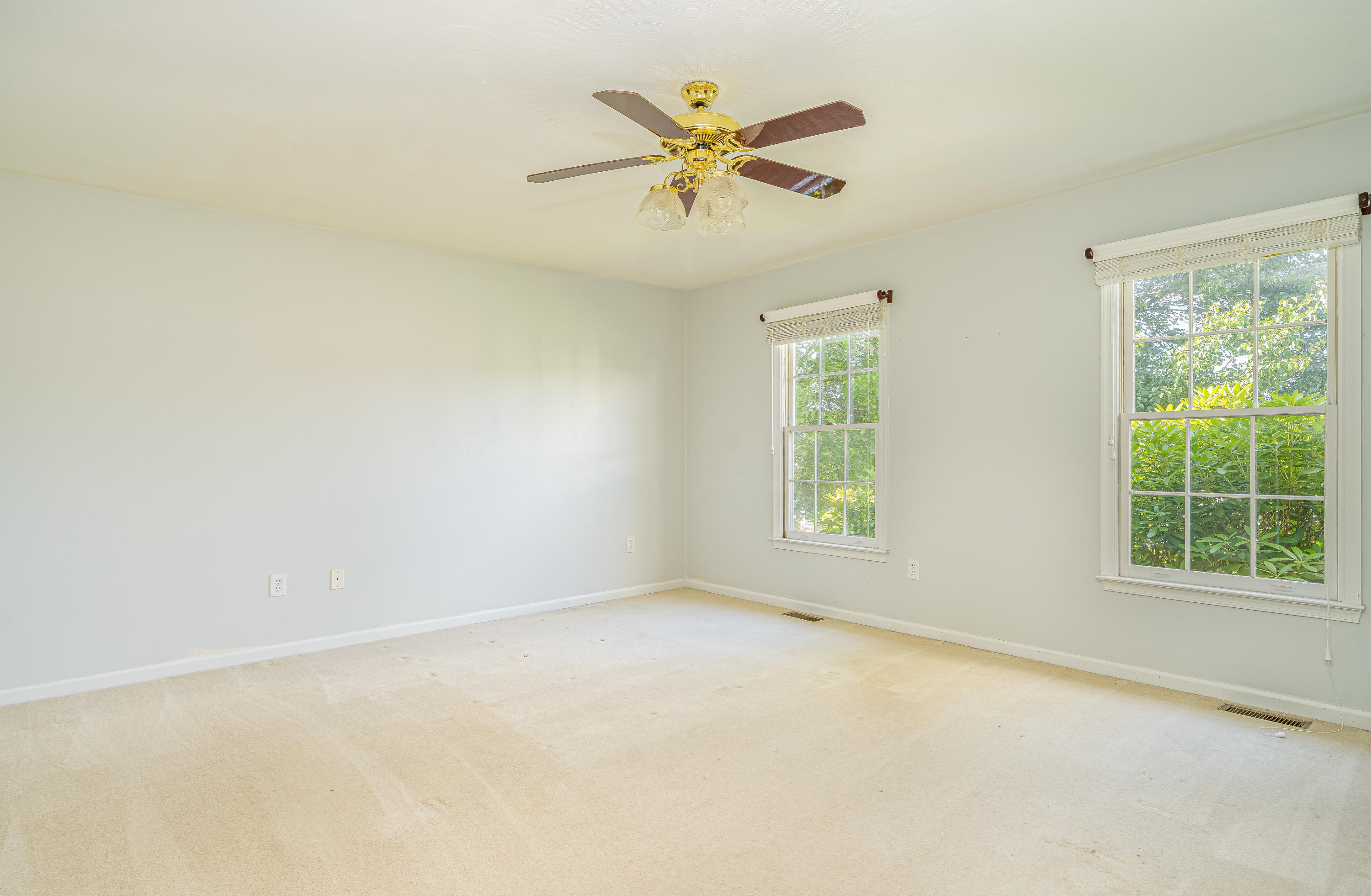 388 McIntosh Road Roanoke, VA 24019 - Photo 10 of 23 Master Suite