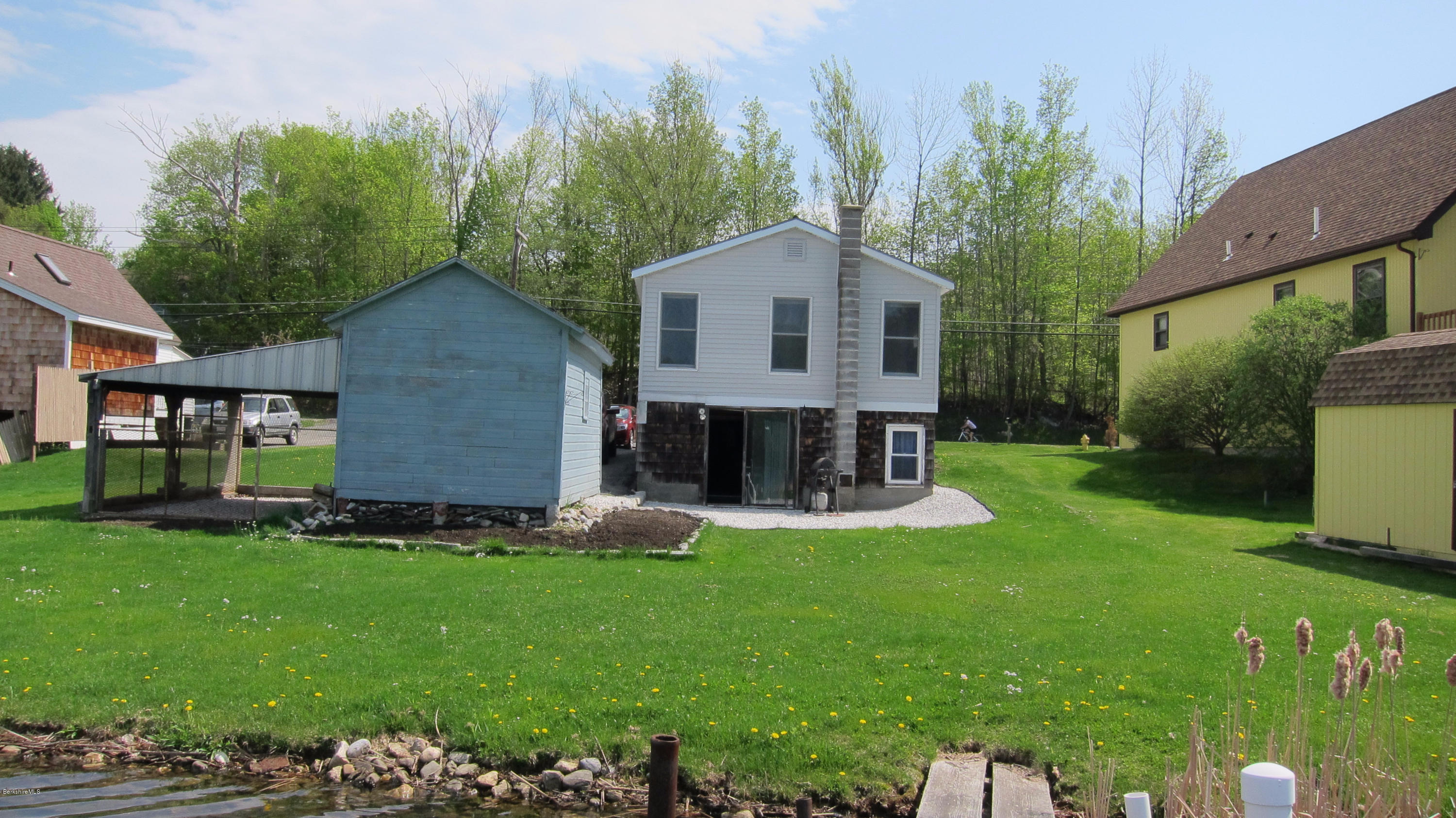 487 Pecks Road Pittsfield, MA 01201 - Photo 3 of 27 IMG_1025