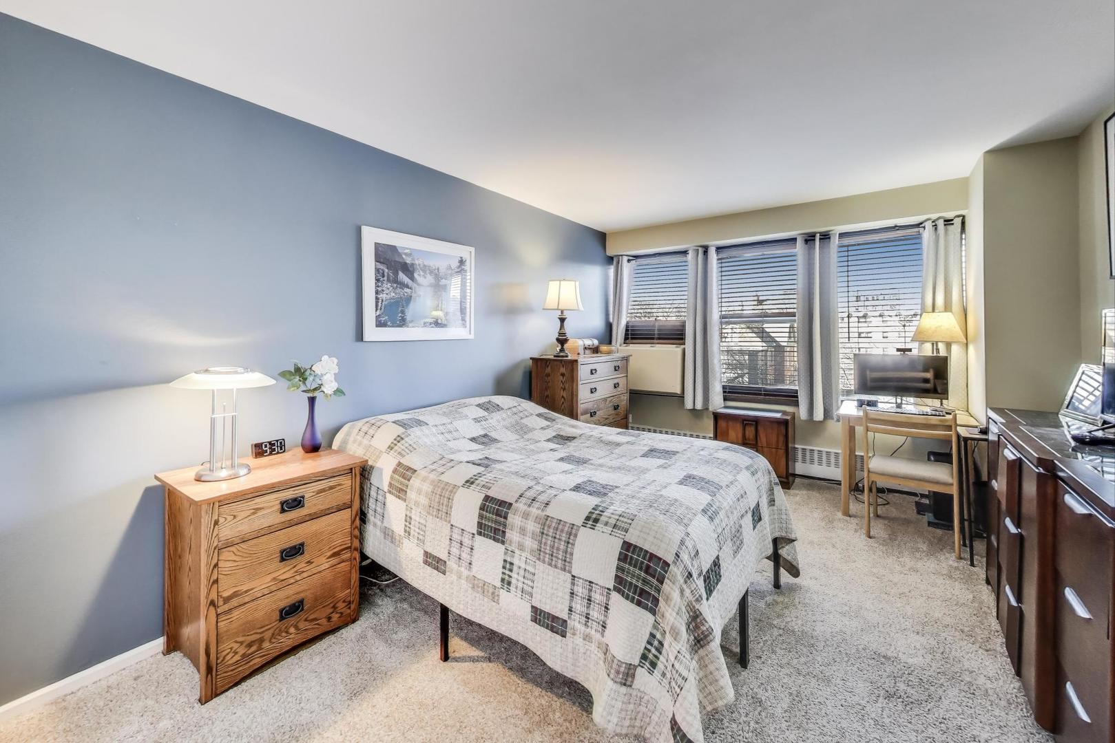 6030 North Sheridan Road, Unit 411 Chicago, IL 60660 - Photo 12 of 20 a bedroom with a bed and a dresser