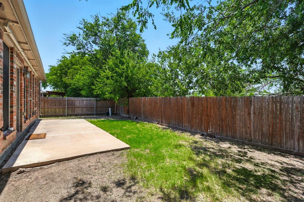 13521 Ponderosa Ranch Road Fort Worth, TX 76262 - Photo 24 of 27 a view of backyard with wooden fence