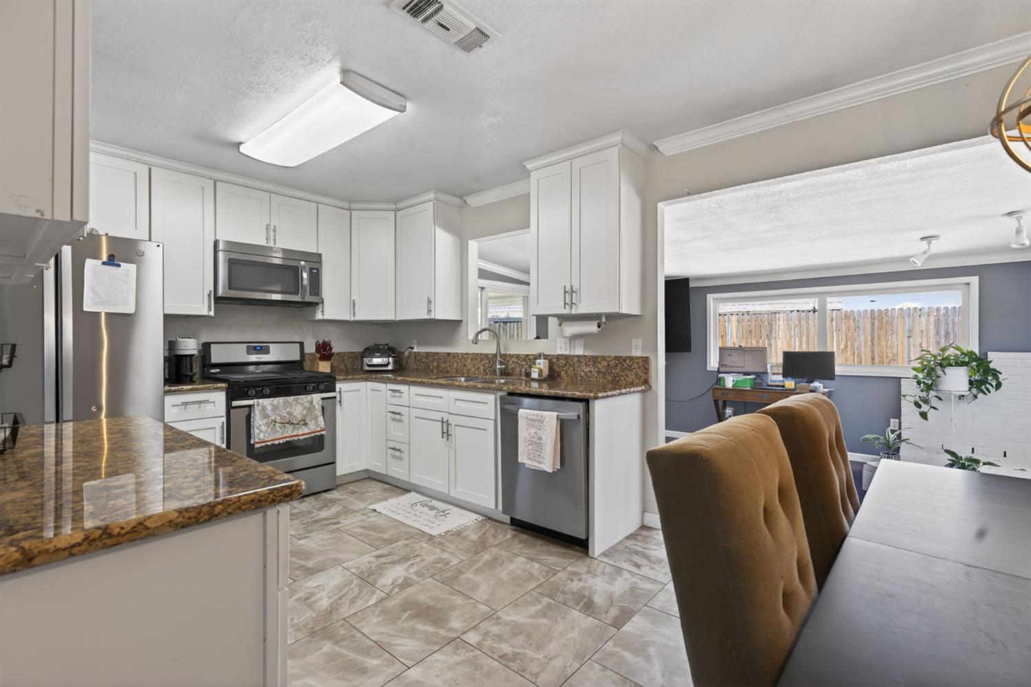 4913 Ruger Court Sacramento, CA 95842 - Photo 5 of 36