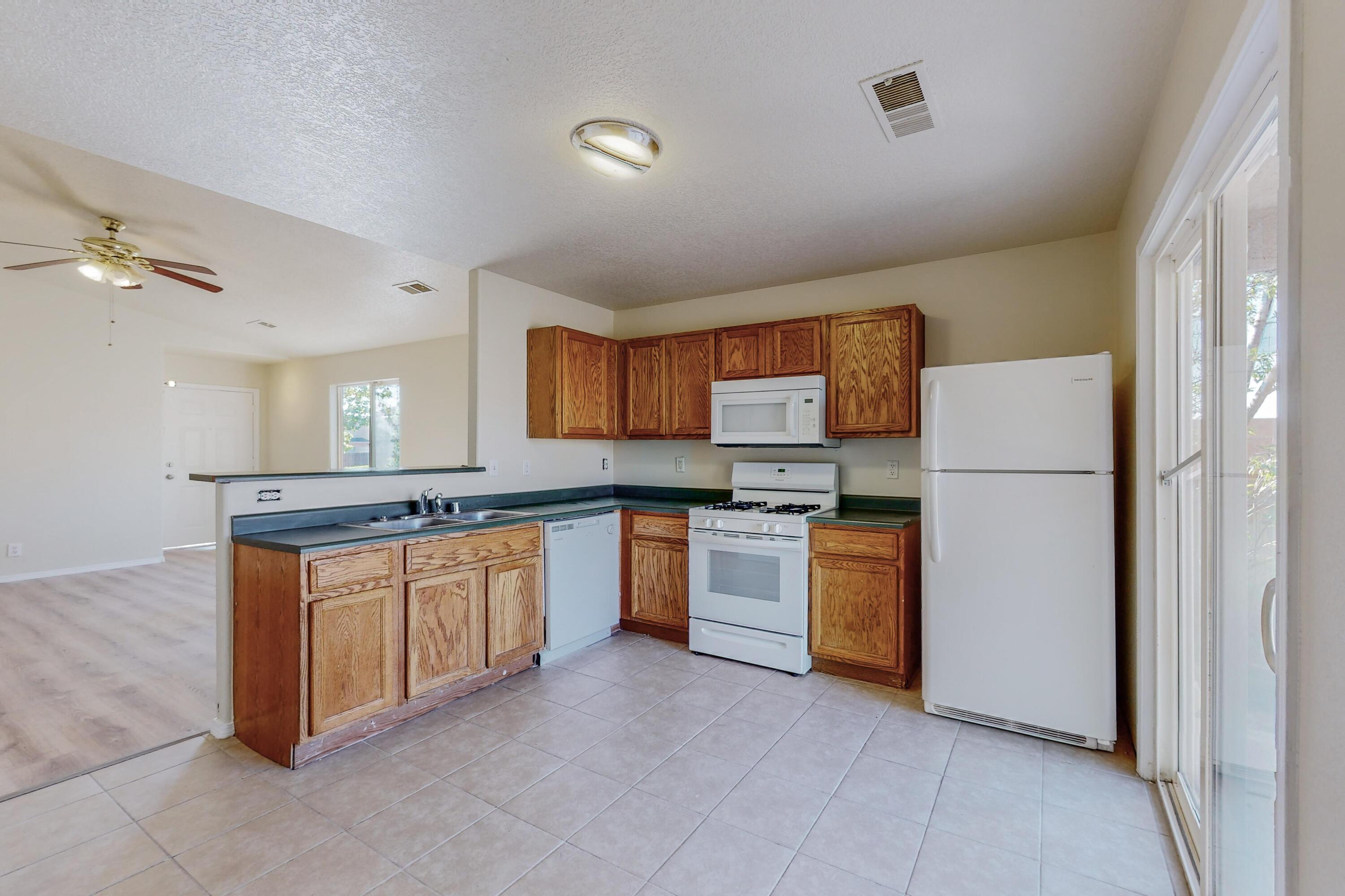 3473 Martin Meadows Drive Northeast Rio Rancho, NM 87144 - Photo 11 of 28 Gallery Image 11