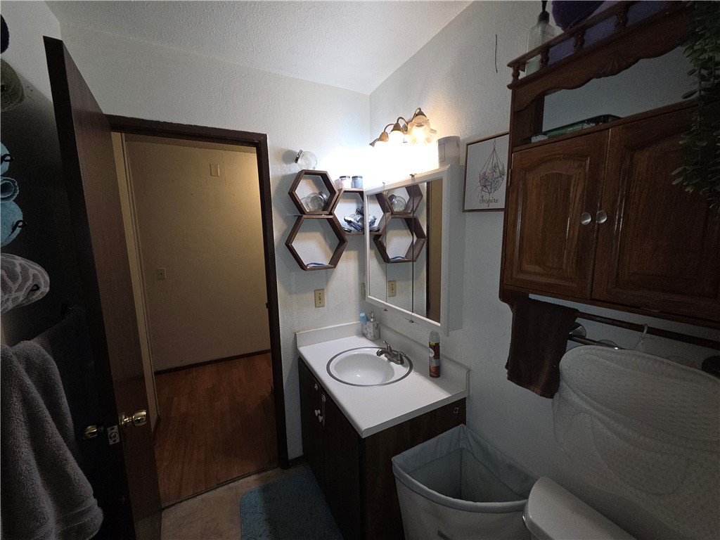 2097 North Street Corning, CA 96021 - Photo 14 of 35 GUEST BATHROOM