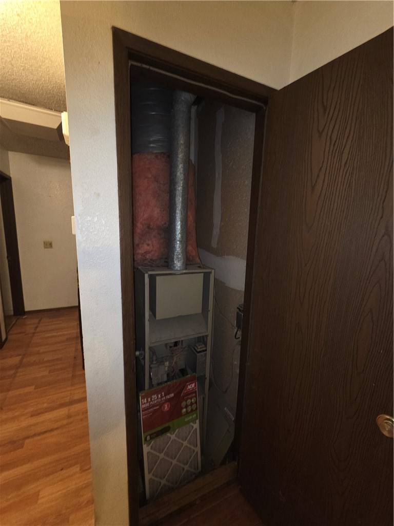 2097 North Street Corning, CA 96021 - Photo 16 of 35 FORCED AIR NATURAL GAS HEATING FURNACE