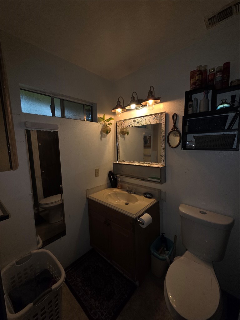 2097 North Street Corning, CA 96021 - Photo 26 of 35 MASTER BATHROOM