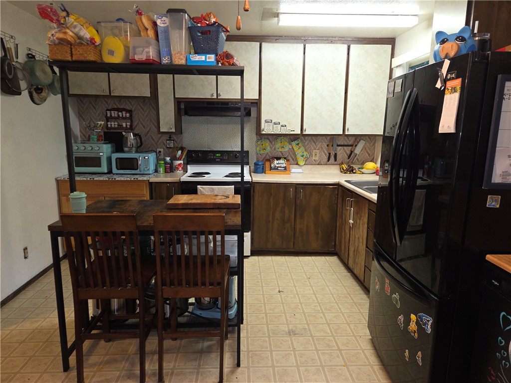 2097 North Street Corning, CA 96021 - Photo 8 of 35 KITCHEN