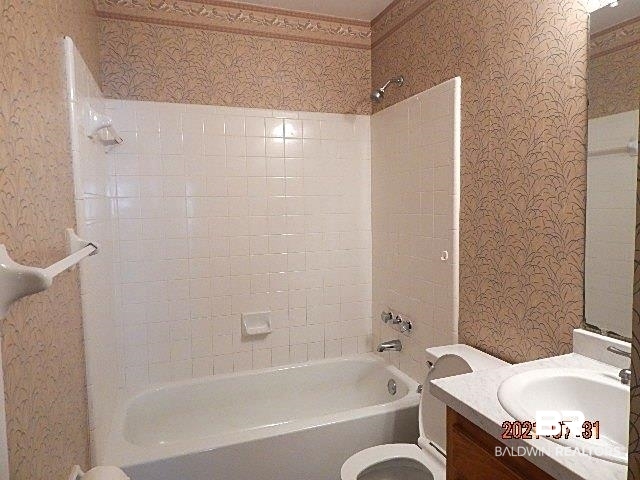 250 Montclair Loop Daphne, AL 36526 - Photo 15 of 28 Hall Bathroom