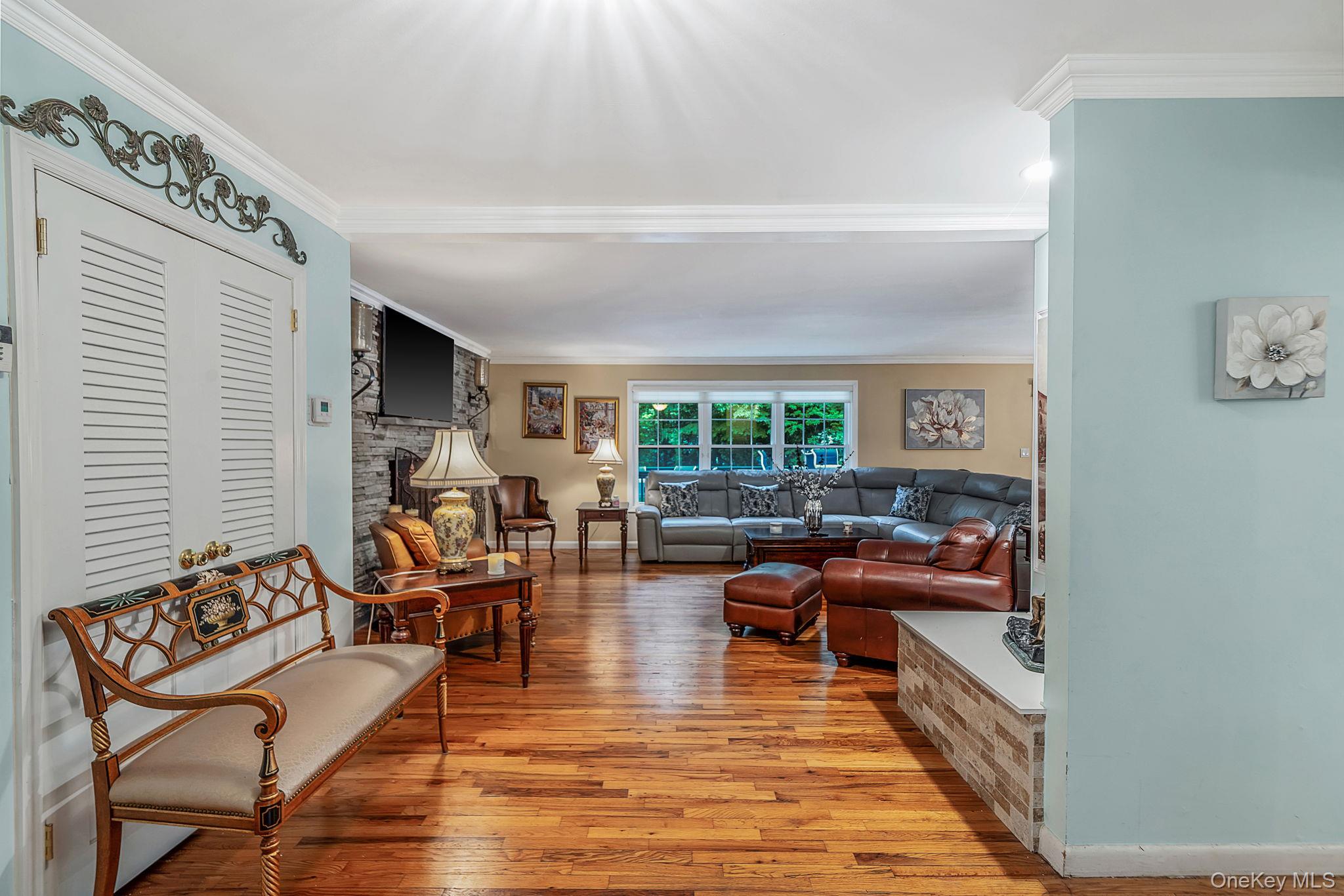 15 Cliff Road Port Jefferson, NY 11777 - Photo 4 of 38 Gallery Image 4