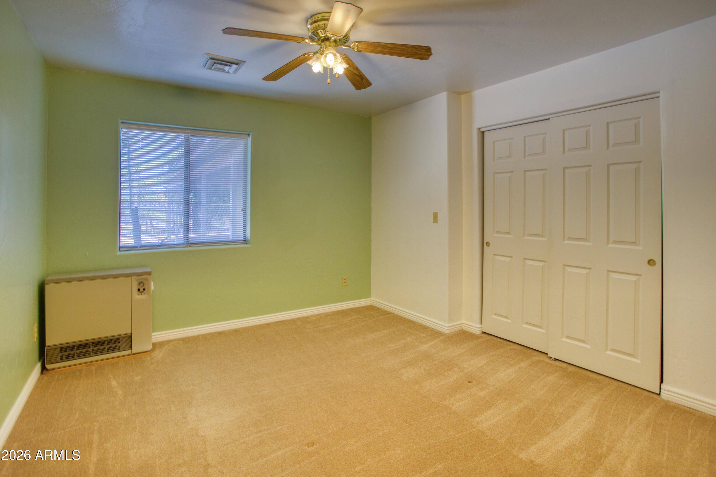 949 Geronimo Lane Show Low, AZ 85901 - Photo 25 of 43 an empty room with a ceiling fan and a window