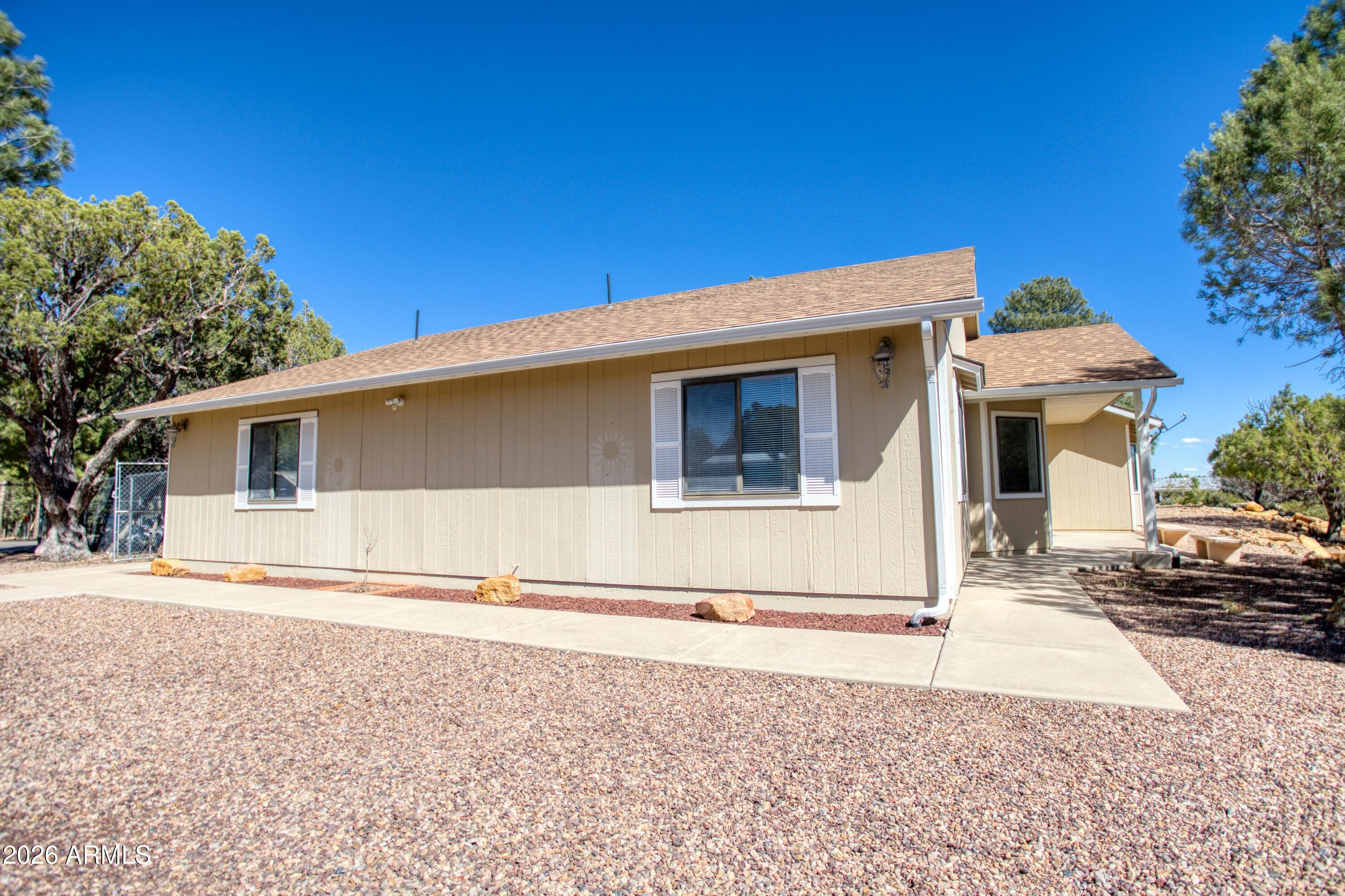 949 Geronimo Lane Show Low, AZ 85901 - Photo 35 of 43 a house with trees in the background