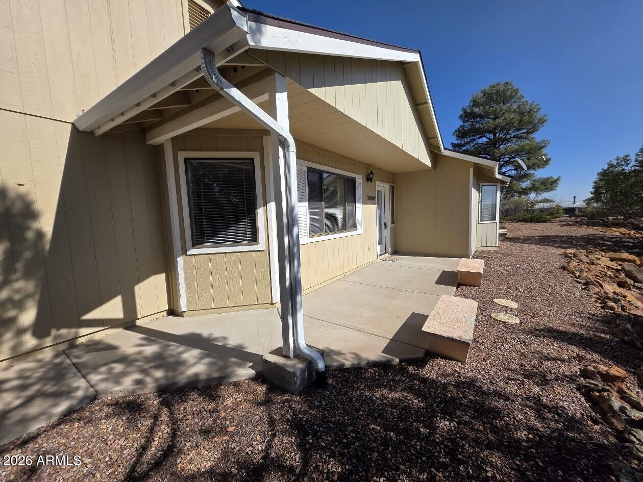 949 Geronimo Lane Show Low, AZ 85901 - Photo 4 of 43 a view of a house with backyard