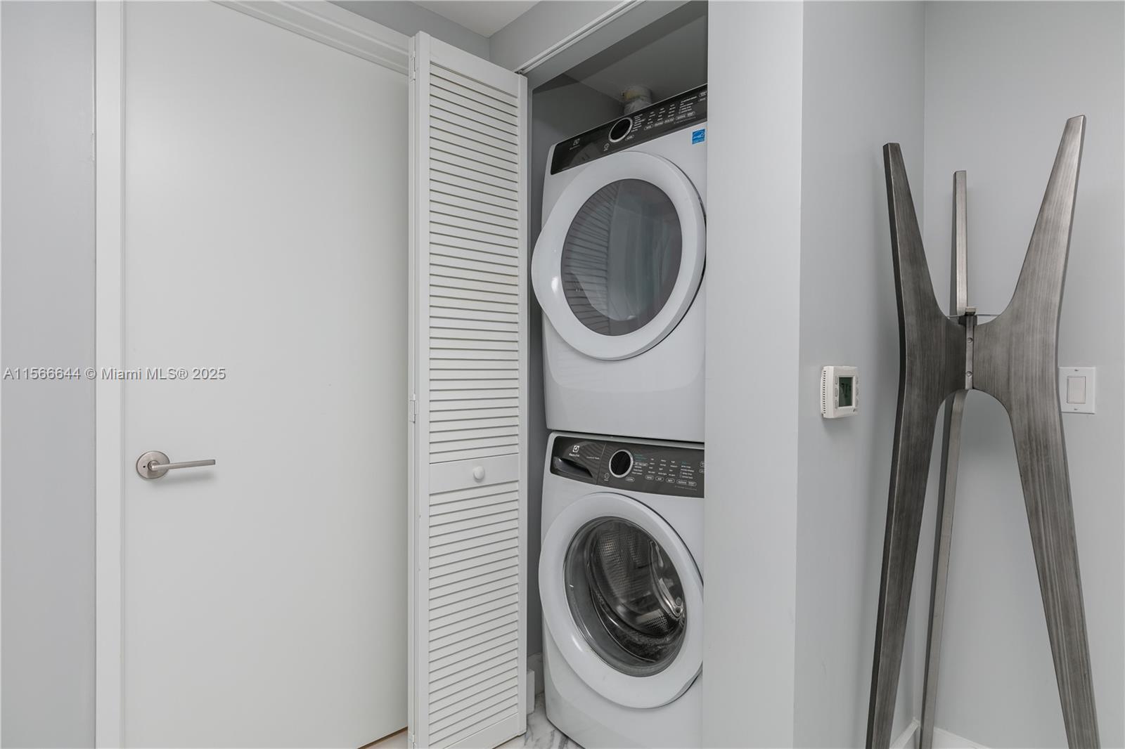 330 Sunny Isles Boulevard, Unit 51103 Sunny Isles Beach, FL 33160 - Photo 25 of 34 a utility room with dryer and washer