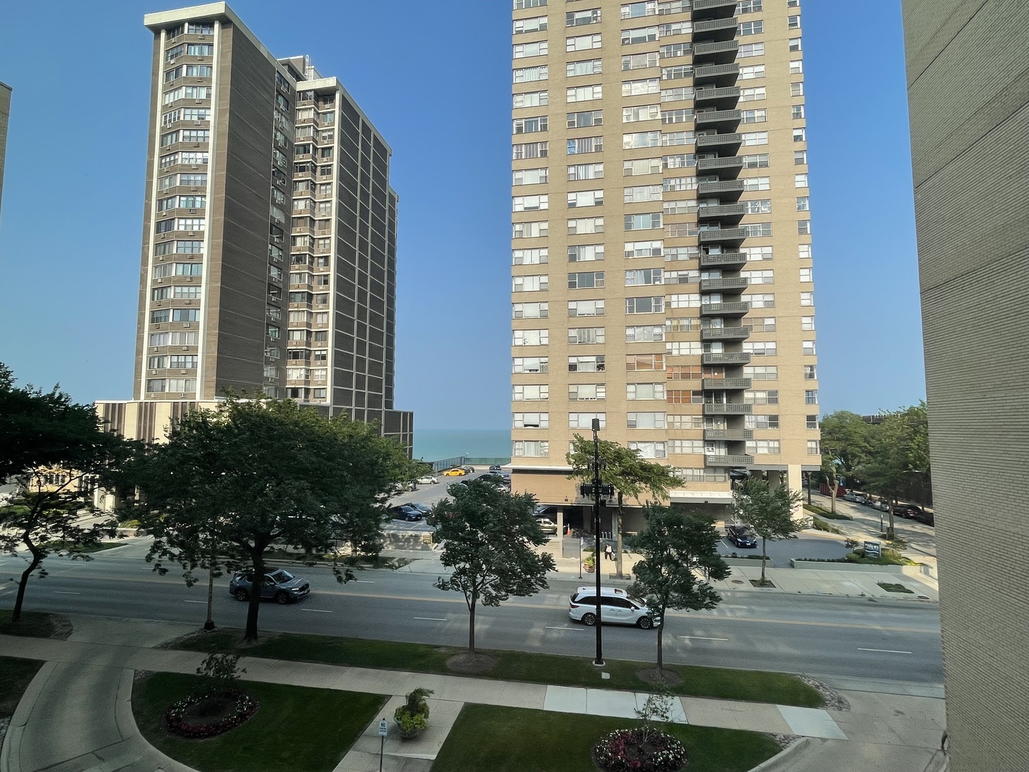 6300 North Sheridan Road, Unit 406 Chicago, IL 60660 - Photo 2 of 6 a front view of a building with garden and plants