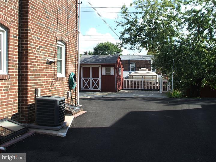 783 Braxton Road Ridley Park, PA 19078 - Photo 21 of 25 Driveway