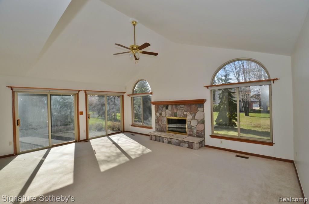2888 Ranieri Drive Troy, MI 48085 - Photo 3 of 26 Family Room (2).jpg