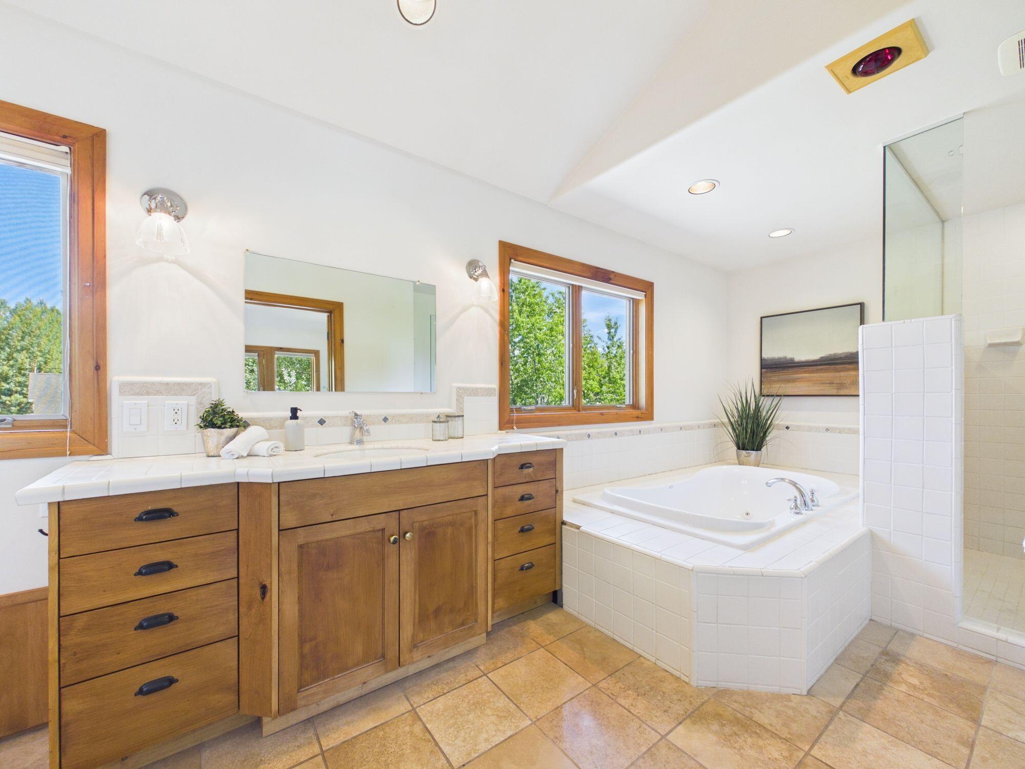 721 Hailey Drive Hailey, ID 83333 - Photo 14 of 26 Master Bathroom