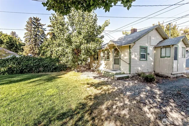 a view of an entryway